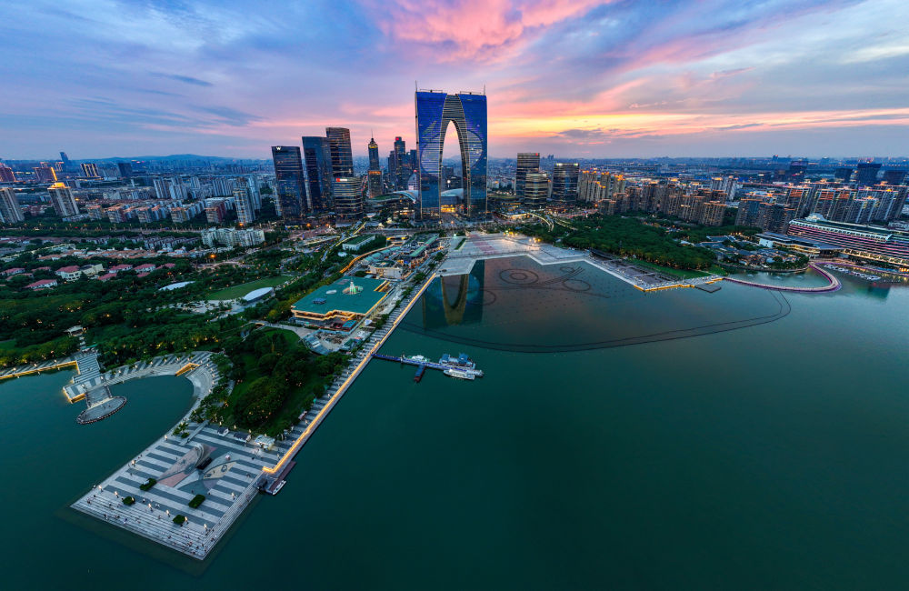 江苏致敬,领导与同胞共襄盛举